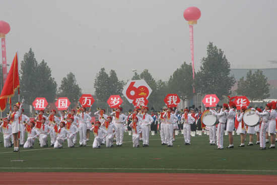 祖国发展我成长" ——河南省省会少先队庆祝建国60周年鼓号队检阅式在